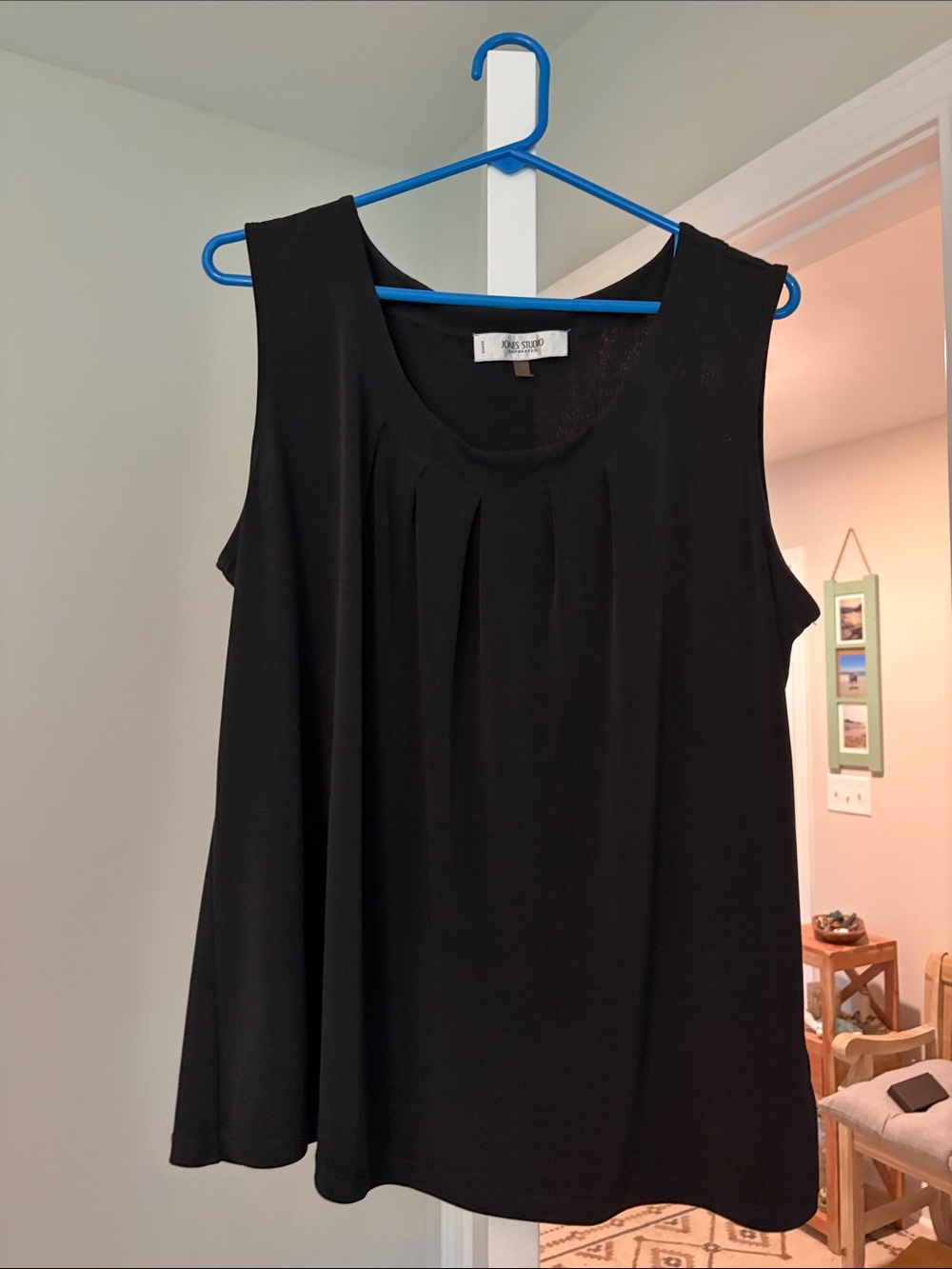 Jones Studio Black Pleated Scoop Tank